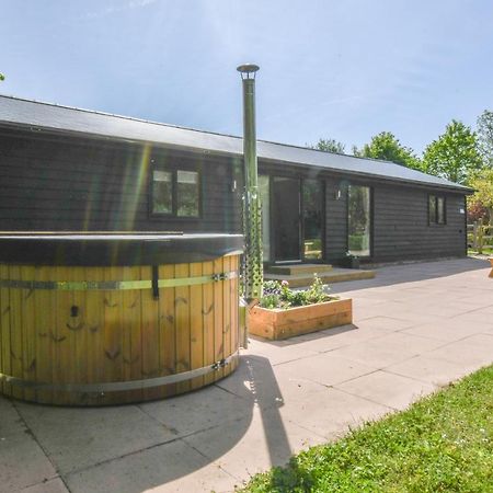The Piglets Villa Woodbridge Exterior photo